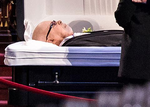 Rest In Peace! Céline Dion Cries In Front Of René Angélil’s Open Casket