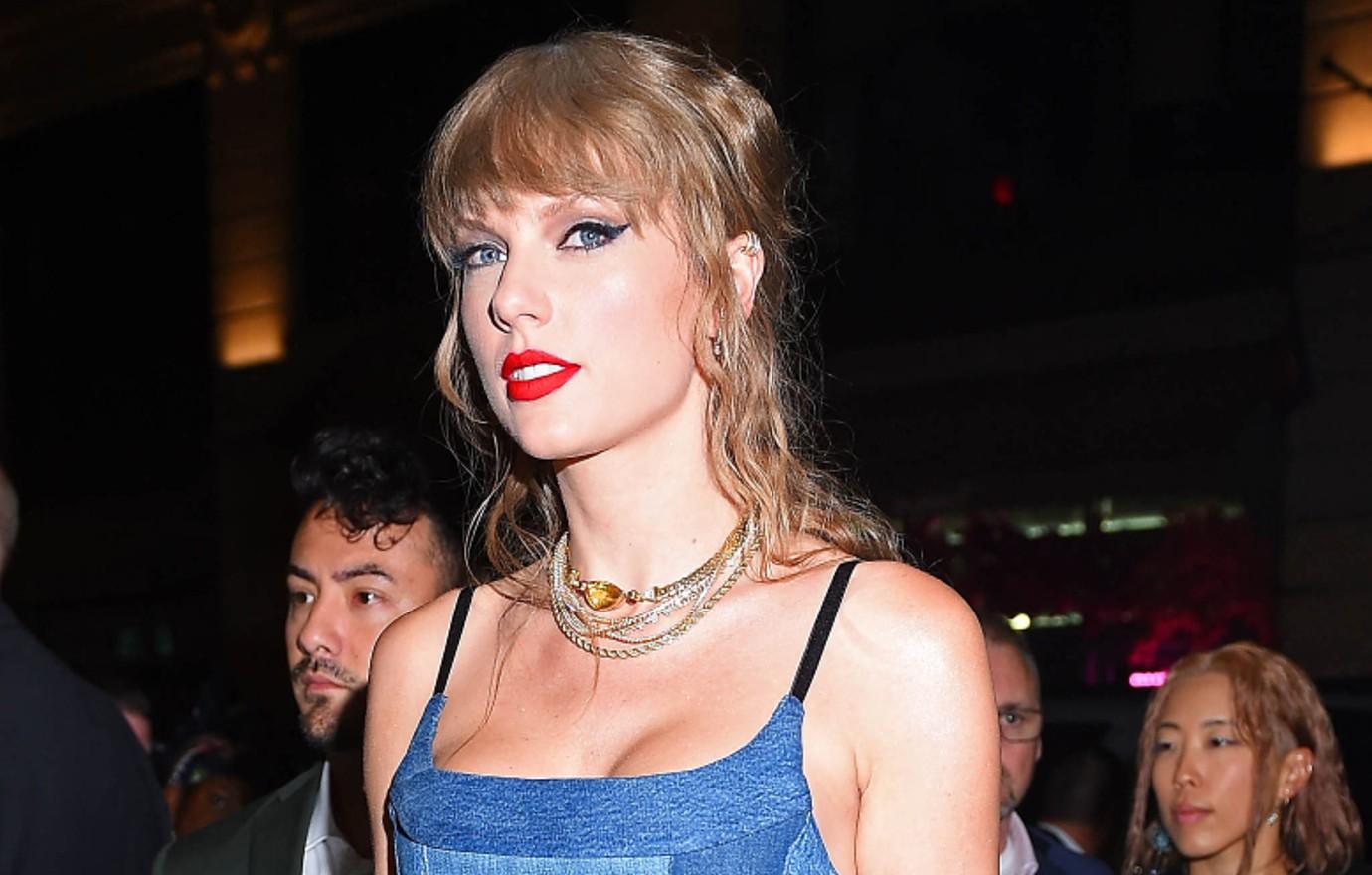 Taylor Swifts Rumored Flame Travis Kelce Addresses Romance Rumors photo