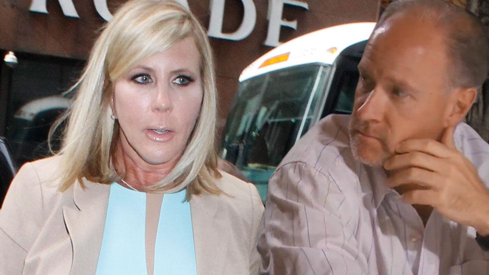 Vicki gunvalson texting brooks ayers breakup