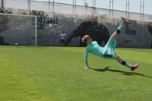 2011__04__Justin_Bieber_The_Next_Pele_April9newsneb 300×200.jpg