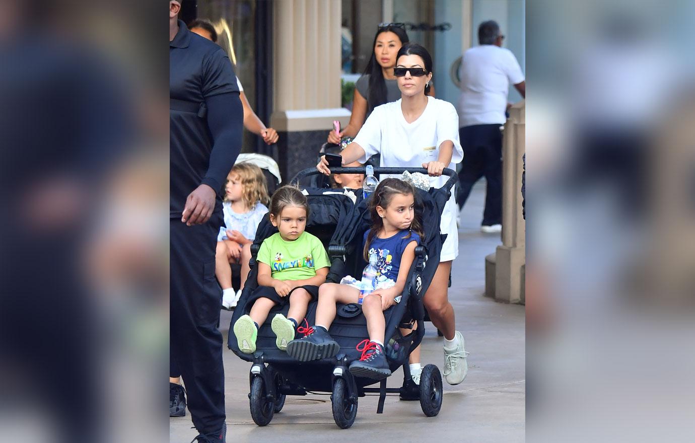 Kourtney kardashian disneyland