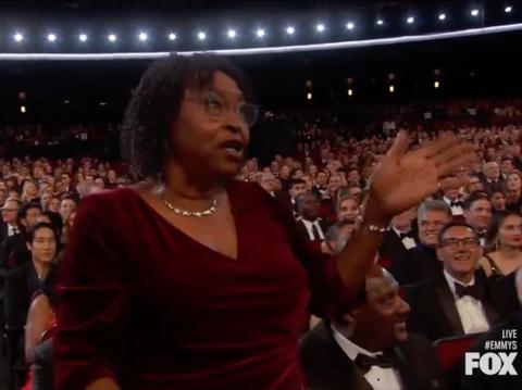 anthony anderson mom cutting speeches short jennifer coolidge emmys