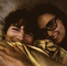 2010__12__Demi_Moore_Ashton_Kutcher_Dec8news 255×300.jpg