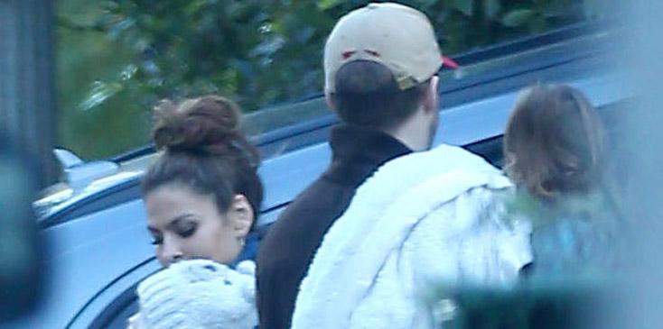 Exclusive&#8230; Premium: Ryan Gosling And Eva Mendes Visit Family In LA***NO USE W/O PRIOR AGREEMENT &#8211; CALL FOR PRICING***