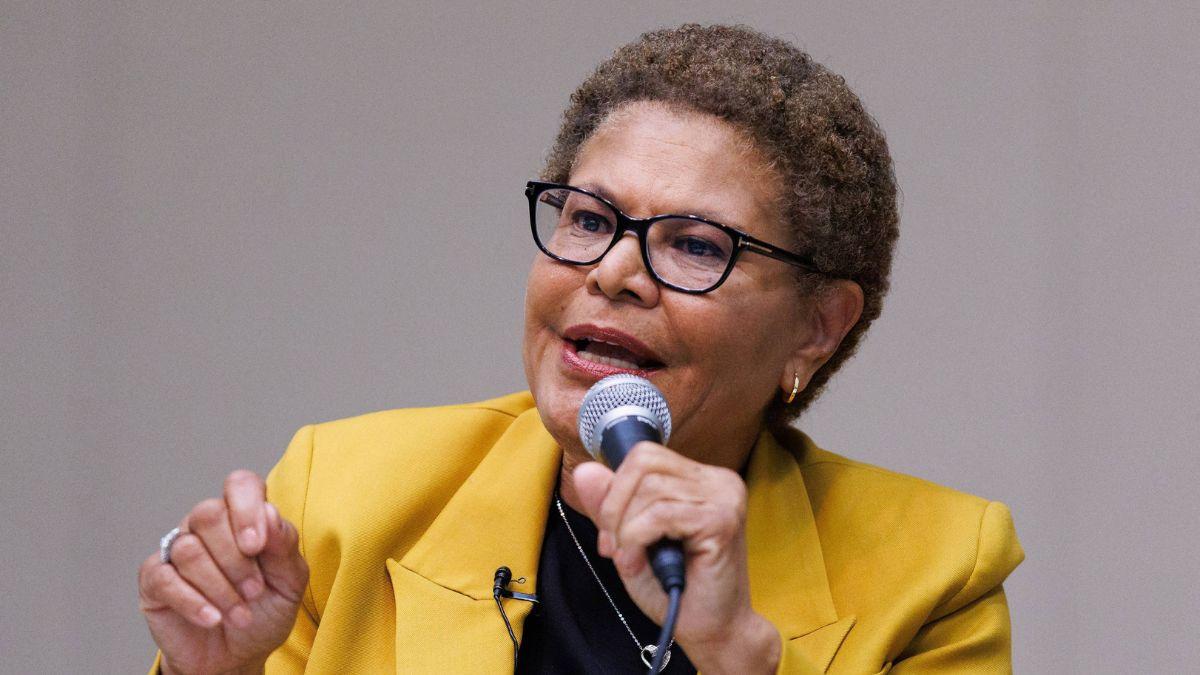 Image of Magic Johnson publicly backed Los Angeles Mayor Karen Bass.