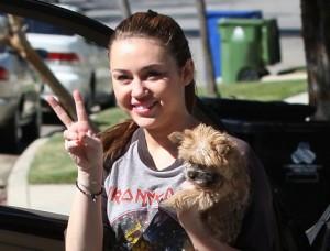 2011__02__860_Cyrus_Miley_021011a 300×228.jpg
