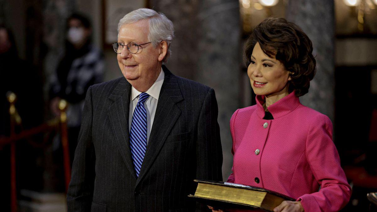 does mitch mcconnell have wife family life