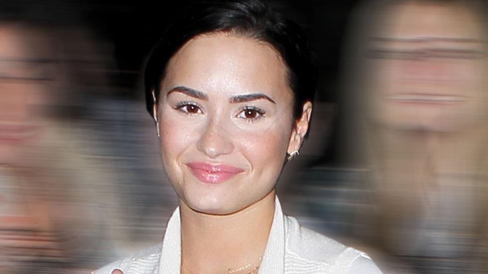 Demi lovato makeup fail eyes