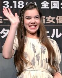 2011__02__Hailee_Steinfeld_Feb21news 200×300.jpg