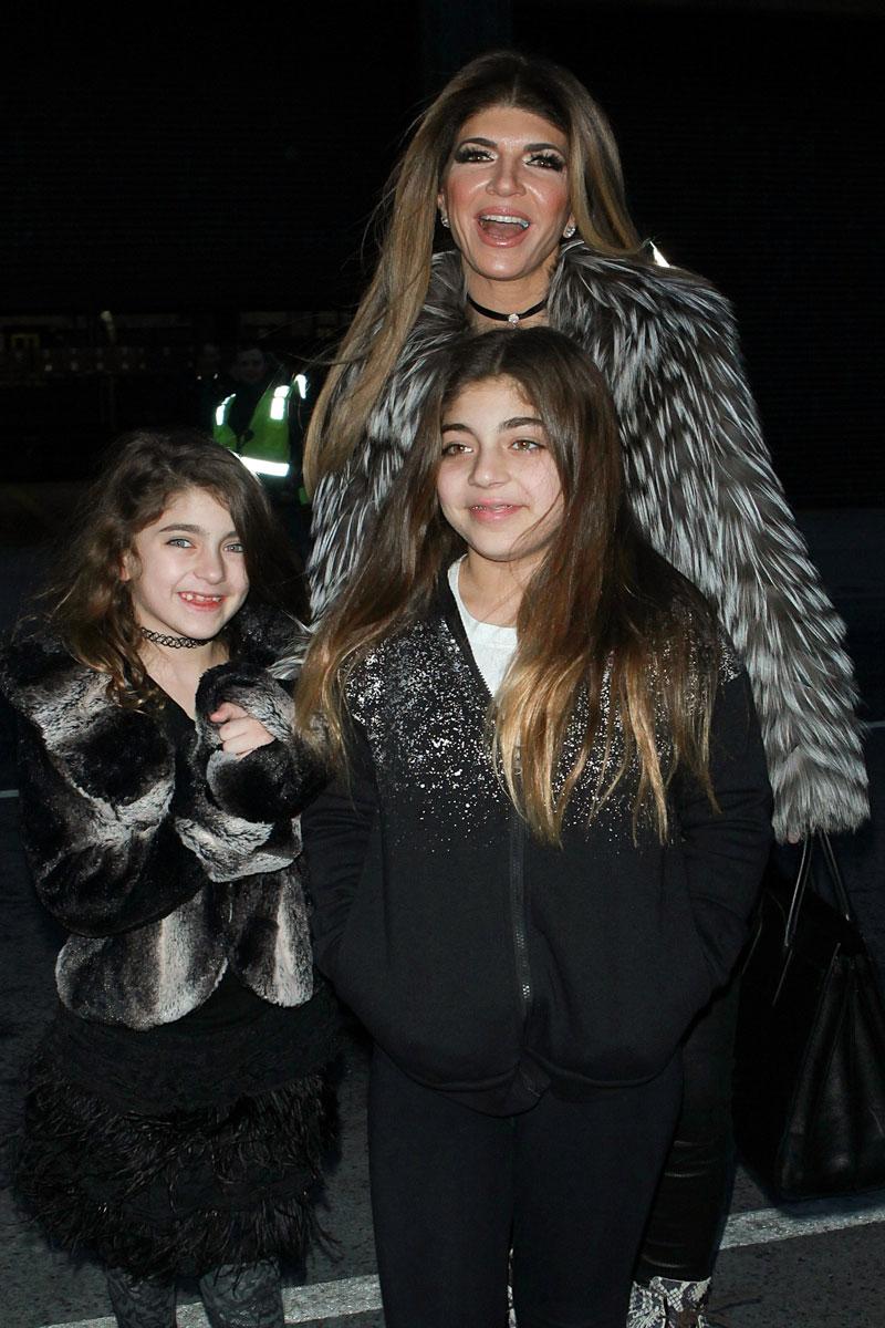 Teresa Giudice Daughters Real Housewives New Jersey Fashion Week 02