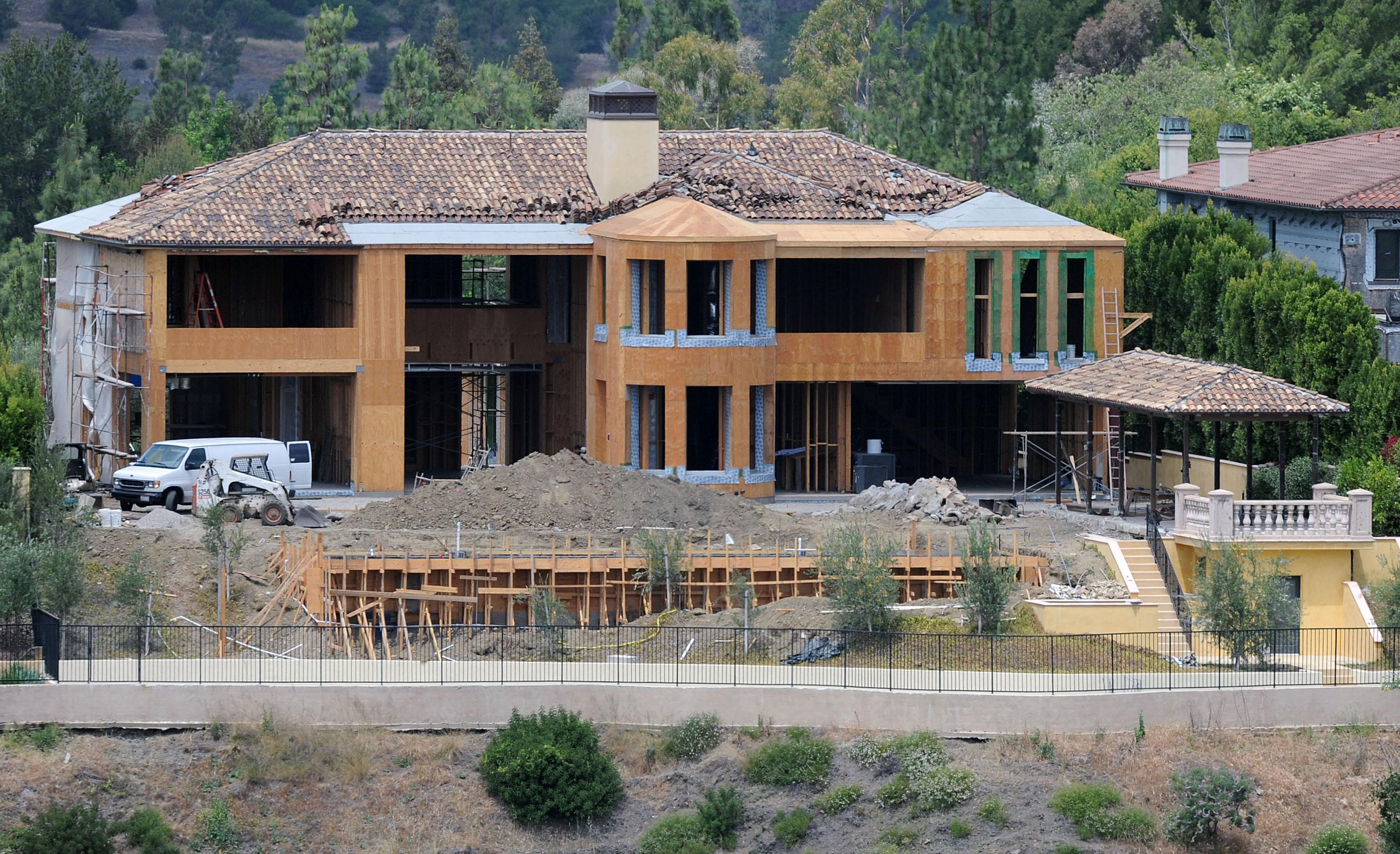 &#8216;Kimye&#8217; might have just got married but they can&#8217;t move into their new house as it&#8217;s STILL being built! LA