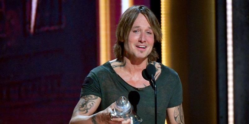 Keith urban CMA award post pic