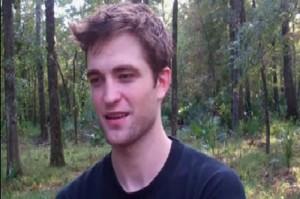 2010__10__Robert_Pattinson_Oct29news 300×199.jpg