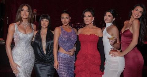 Photo of Kris Jenner, Kylie Jenner, Kendall Jenner, Khloé Kardashian, Kim Kardashian and Kourtney Kardashian