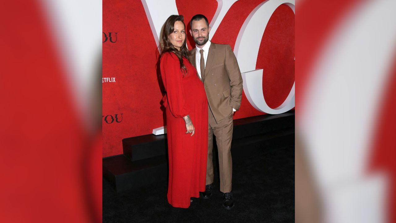 Image of Domino Kirke and Penn Badgley