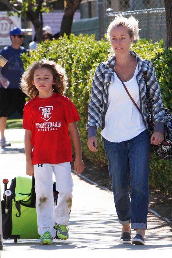 kendra wilkinson hank baskett family day