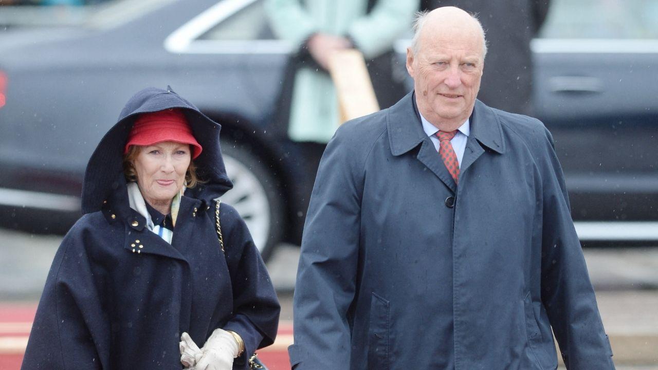 Image of The Queen and the Crown Prince canceled their upcoming royal engagements when the King's condition 'deteriorated' and became 'very serious.'