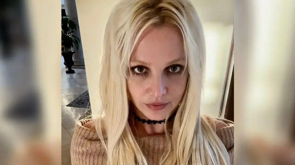 Photo of Britney Spears has been 'struggling' with pills for 'two to three years,' a source claimed.