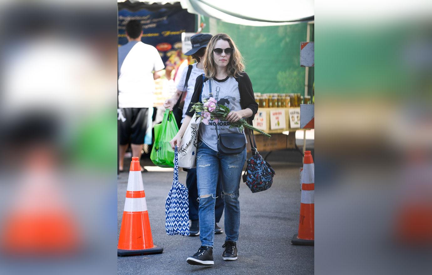 EXCLUSIVE: Rachel McAdams shops for peaches and flowers at her local farmers market