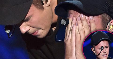 Justin bieber crying performing 2015 mtv vmas