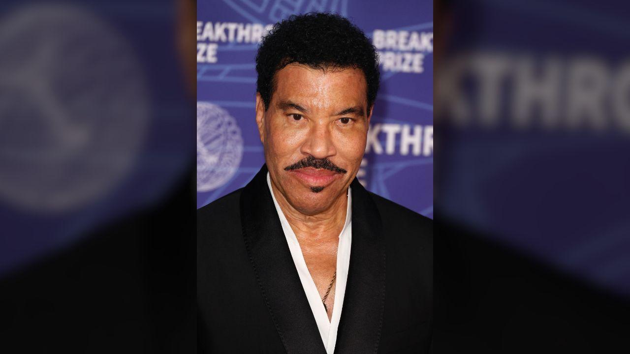 Image of  Lionel Richie was hospitalized for dehydration after struggling onstage.