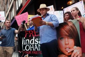 2010__07__Lindsay_Lohan_BeachBum_July27_08 300×200.jpg