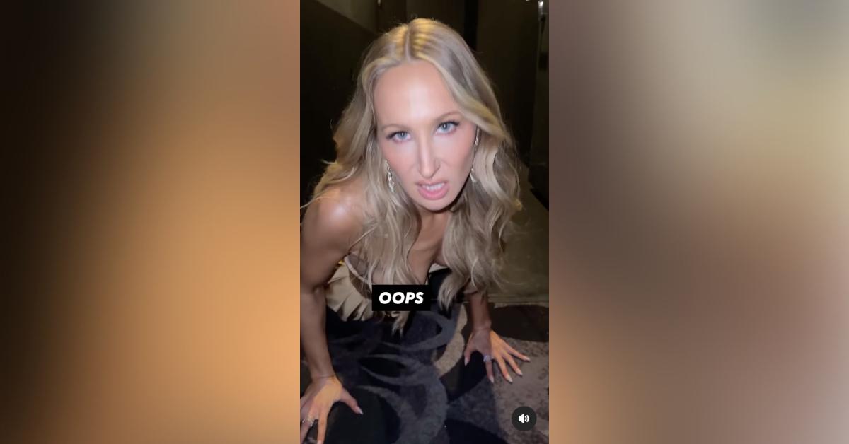 nikki glaser suffers wardrobe malfunction funny video golden globes watch