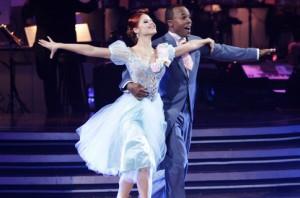 2011__04__Sugar_Ray_Leonard_Dancing_With_The_Stars_April13newsnea 300&#215;198.jpg