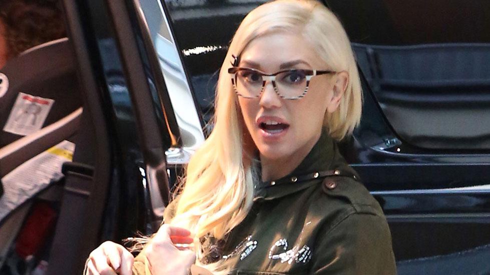 Gwen stefani blake shelton movie date