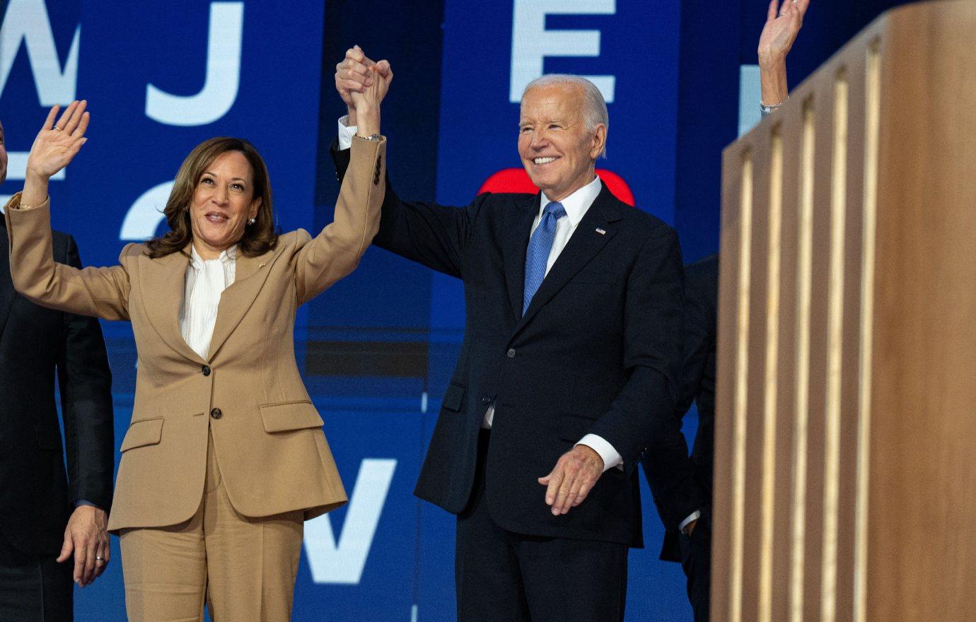 donald trump claims joe biden hates kamala harris