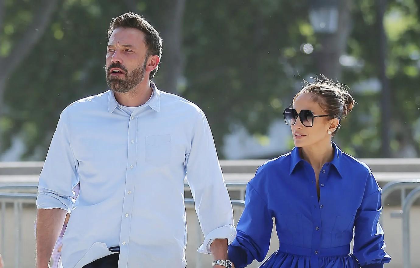 Ben Affleck & Jennifer Lopez Look Cozy During Shopping Trip With Emme