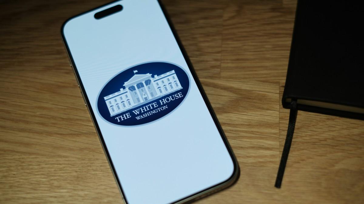 Photo of White House iPhone display.