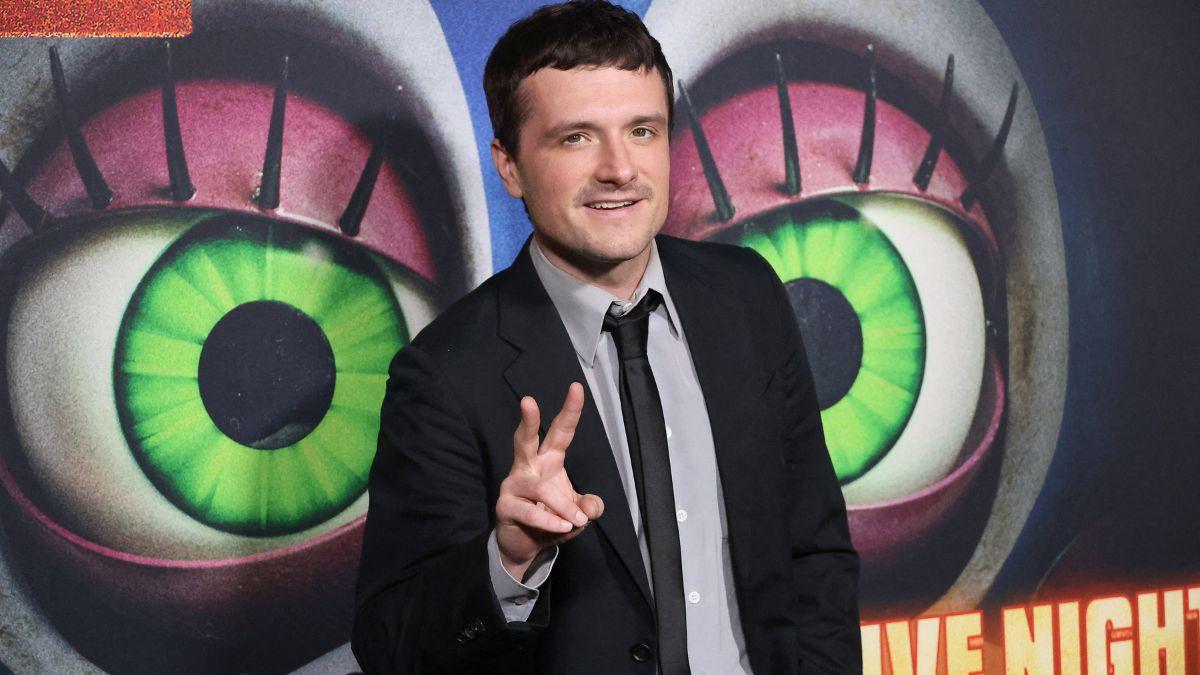 Image of Josh Hutcherson attended a Taylor Swift concert with his mom.