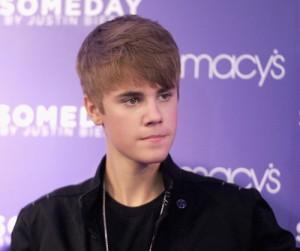 2011__06__Justin_Bieber_Someday_June24news 300×287.jpg