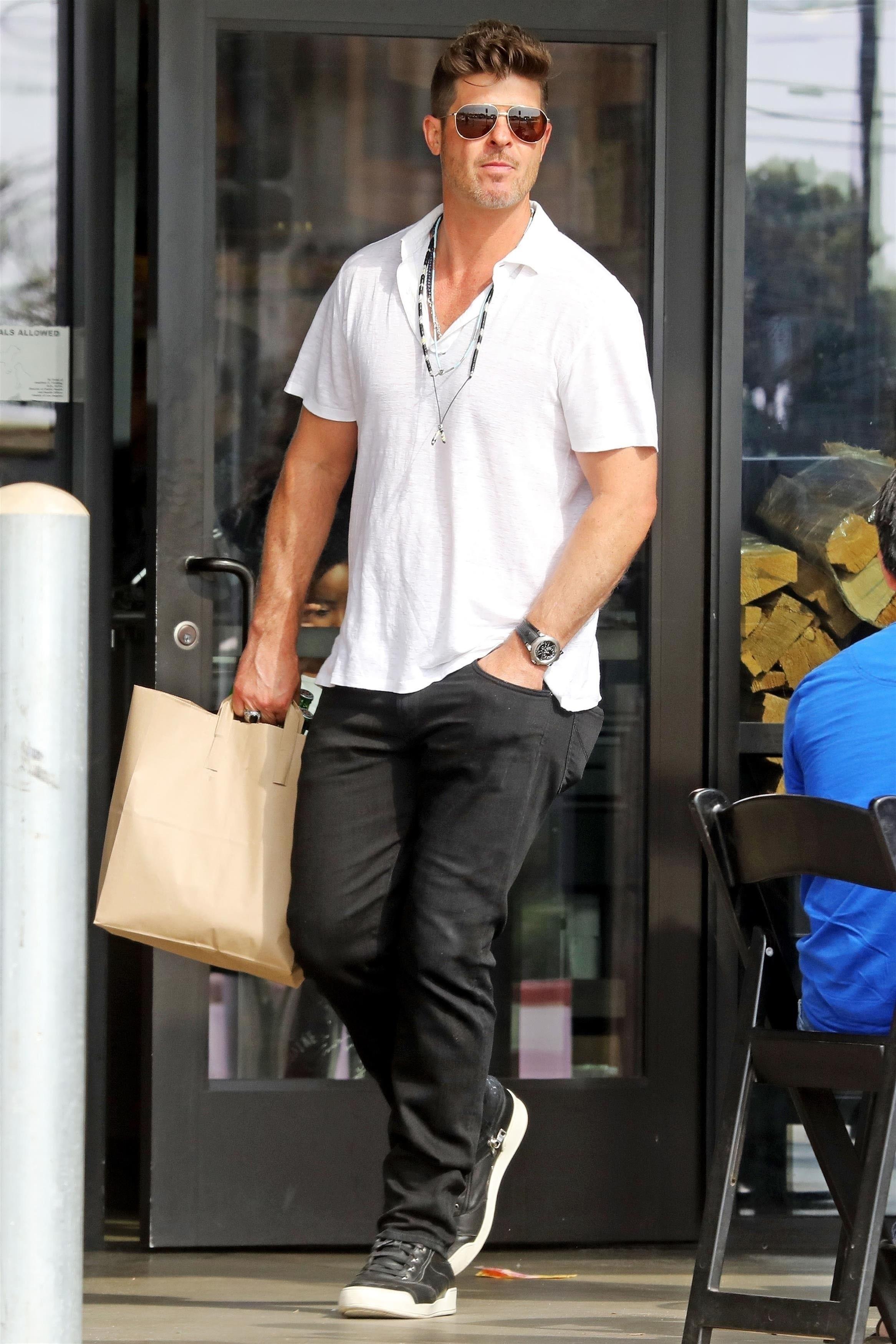 *EXCLUSIVE* Robin Thicke makes a quick trip to the grocery store for some snacks and beer