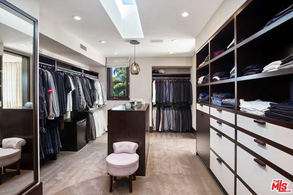 matt damon closet