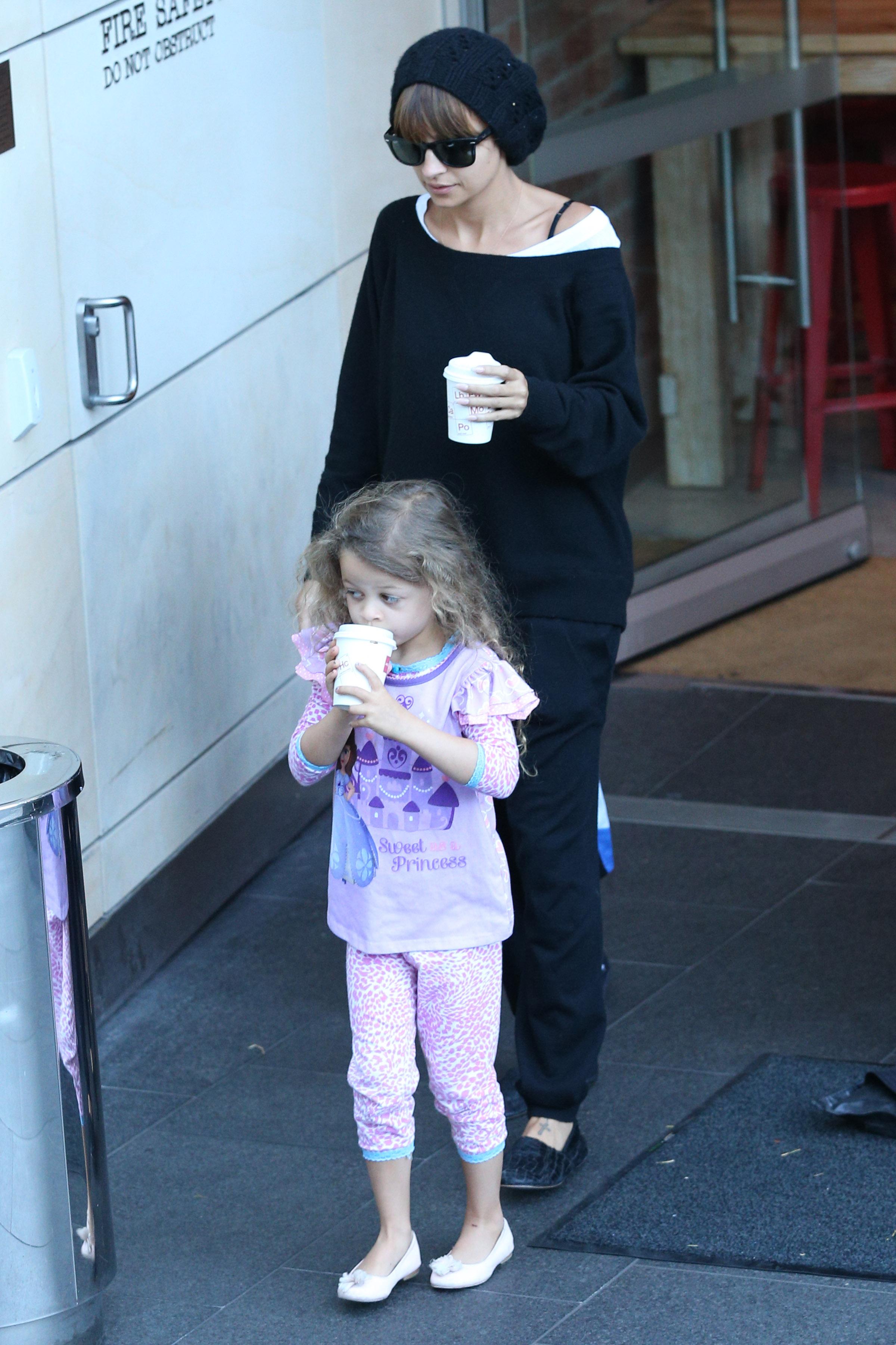 EXCLUSIVE: Nicole Richie, Harlow and Sparrow on their early morning hot drink run in Sydney, NSW, Australia (Part 1)