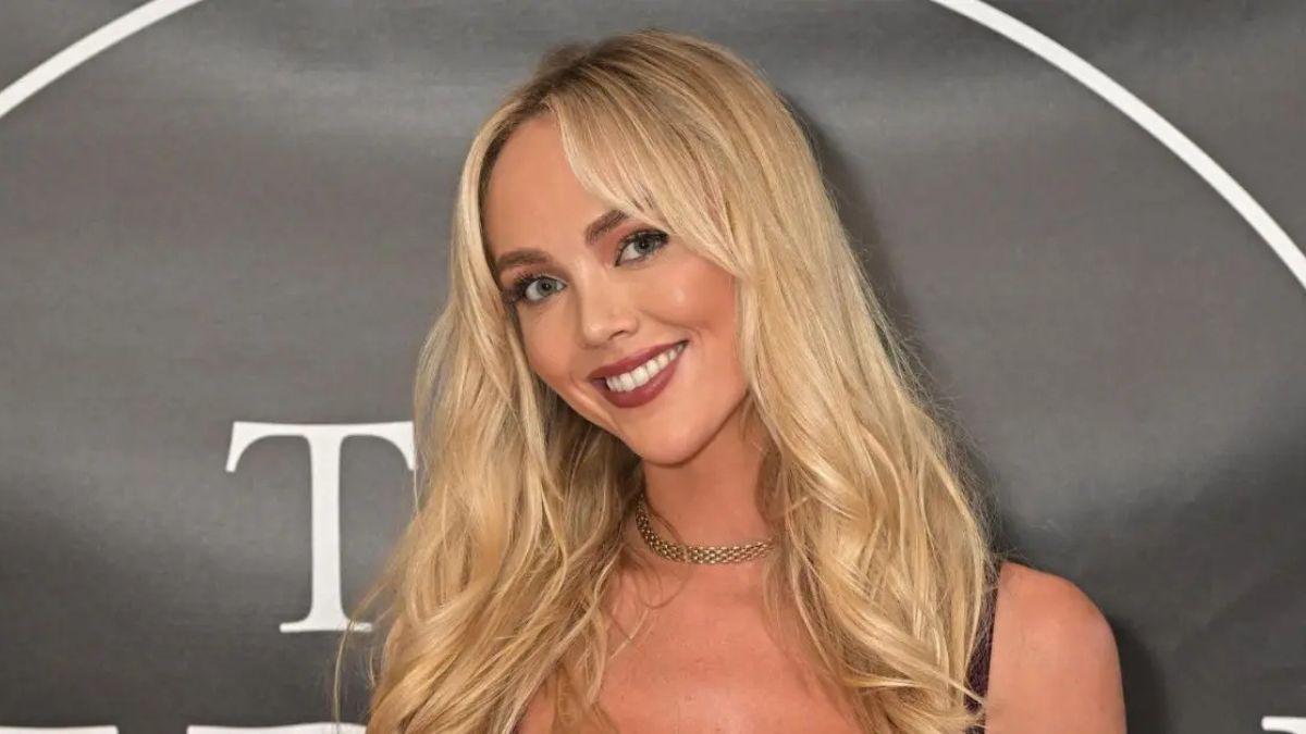 Photo of Annie Knight is offering a new service where she goes on dates to help men 'gain confidence' with women.