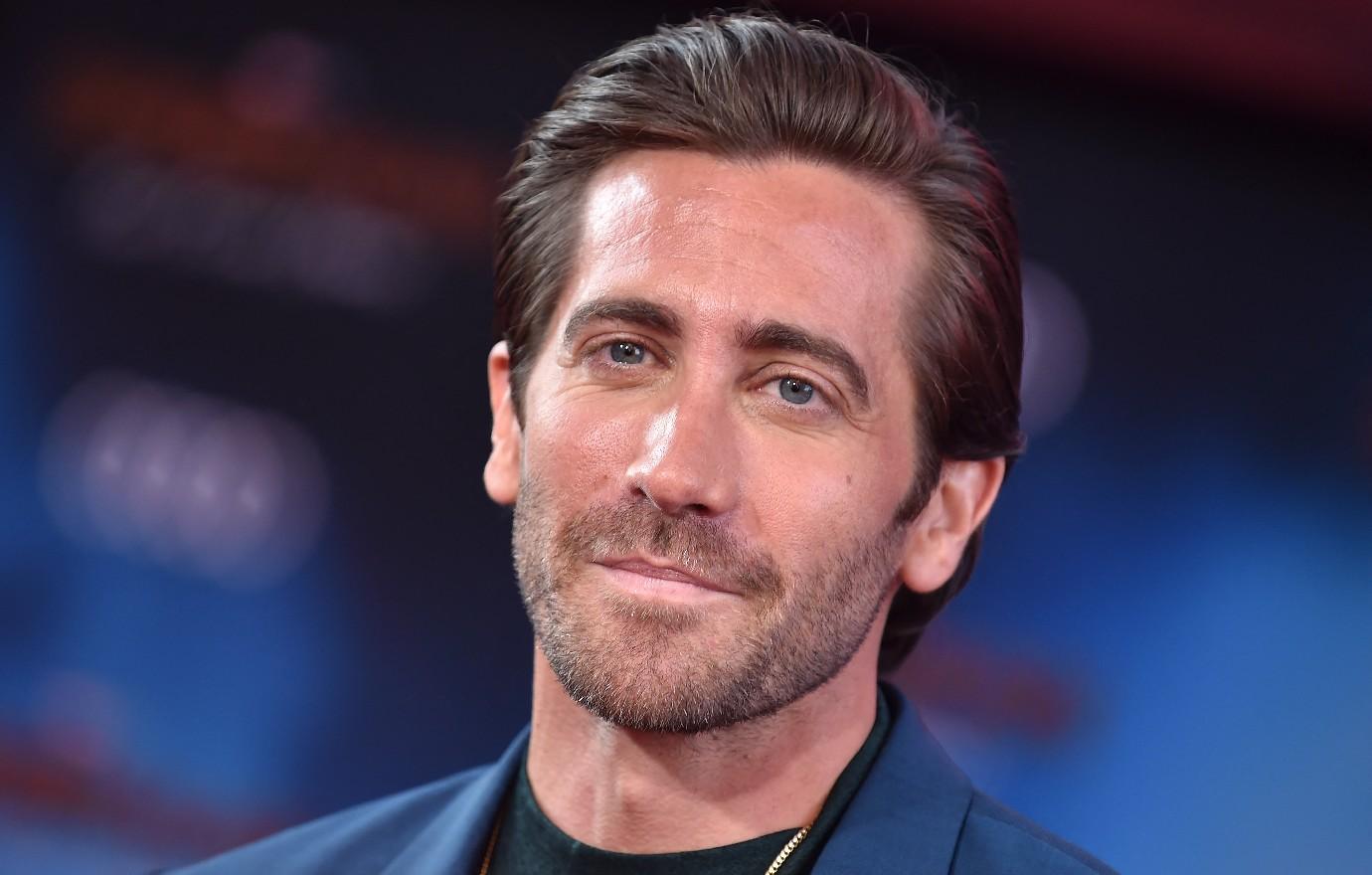 jake gyllenhaal: 'Where is Jake Gyllenhaal? Let's talk.' Fans troll actor  after Taylor Swift releases 10-minute version of 'All Too Well' - The  Economic Times