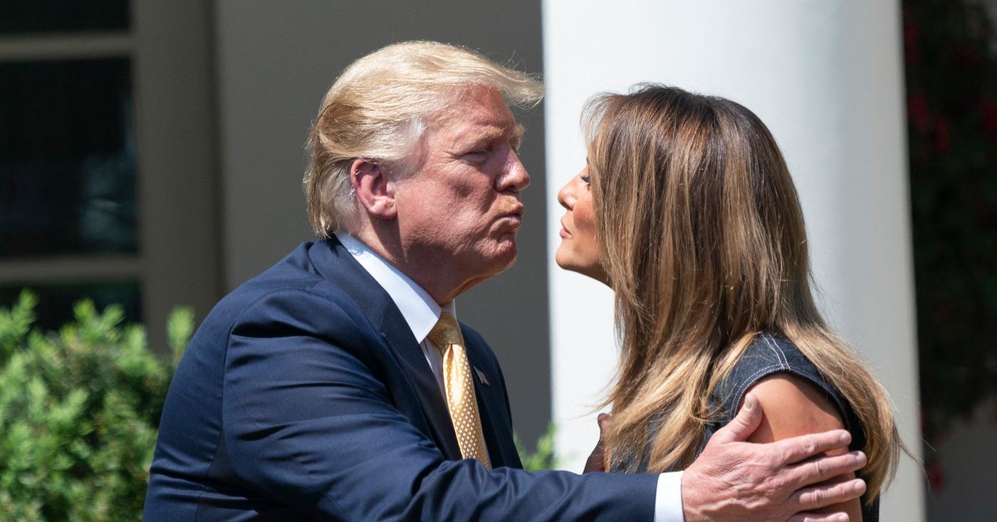 donald melania ridiculed kissing nyc rally