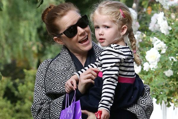 Amy adams daughter aviana