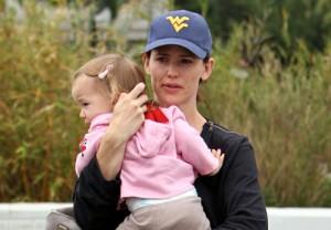 2010__06__Jennifer_Garner_June9_main 300×208.jpg