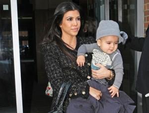 2010__11__kourtney_kardash_nov11_30a 300×228.jpg