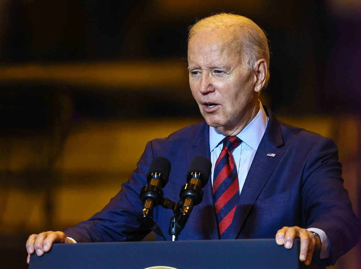 president joe biden tells heckler shush up speech arizona