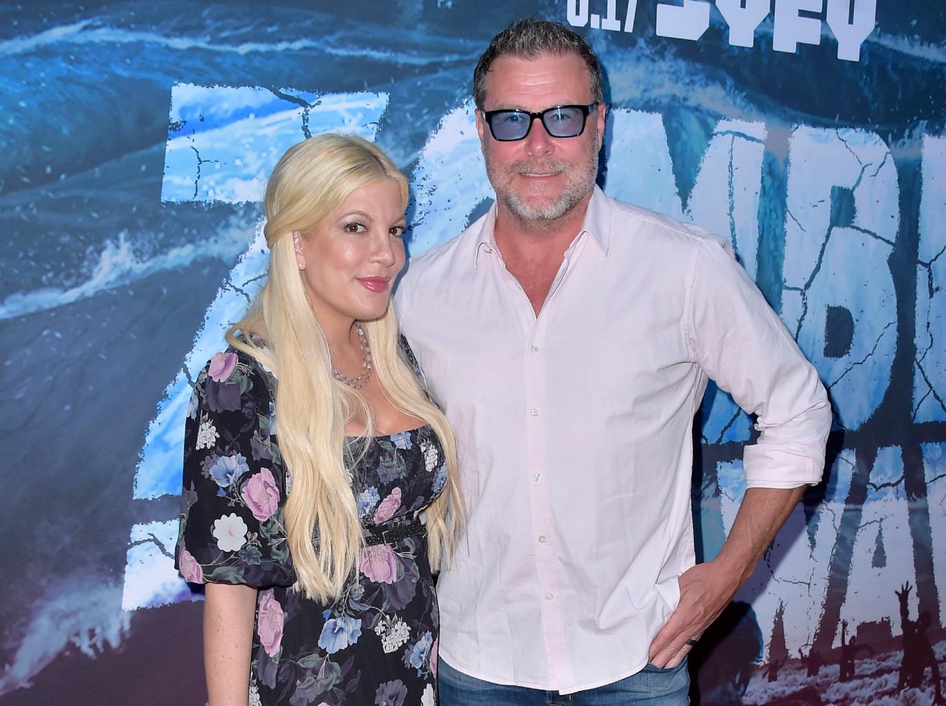 dean mcdermott serious divorcing tori spelling despite deleting announcement