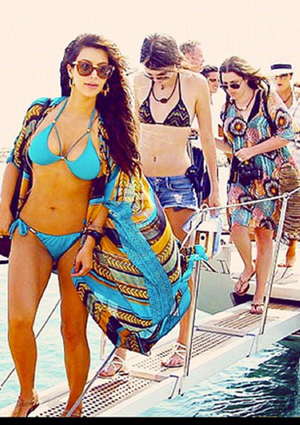 Kim kardashian blue bikini