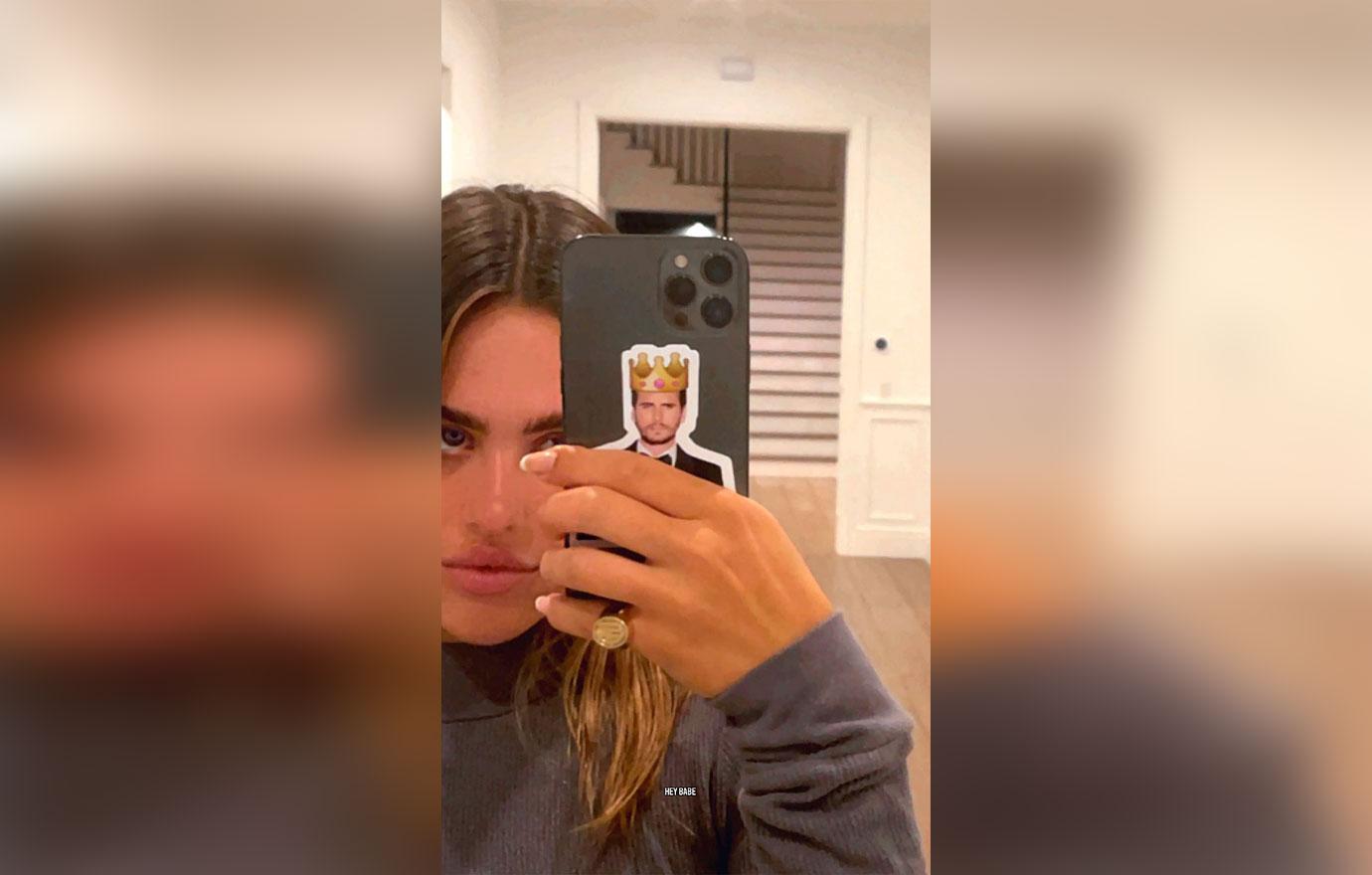 amelia gray hamlin posts pic of her lord disick phone case to support her man