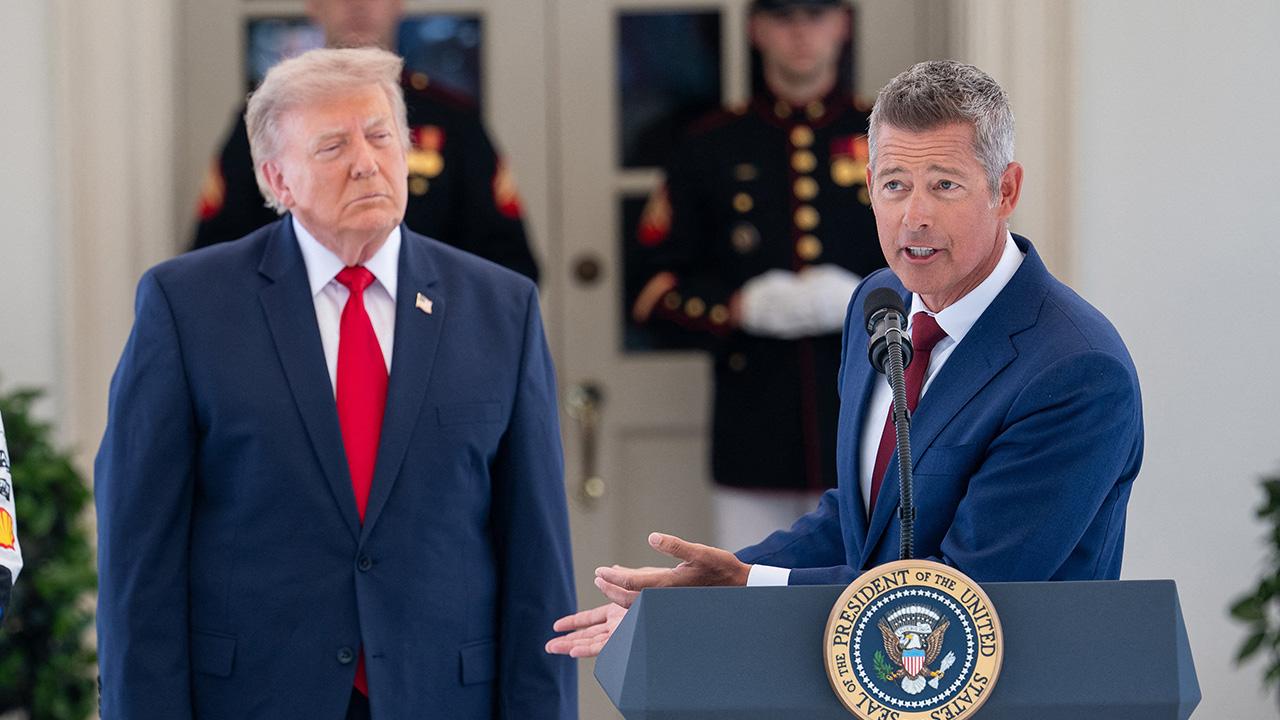 Donald Trump,Sean Duffy