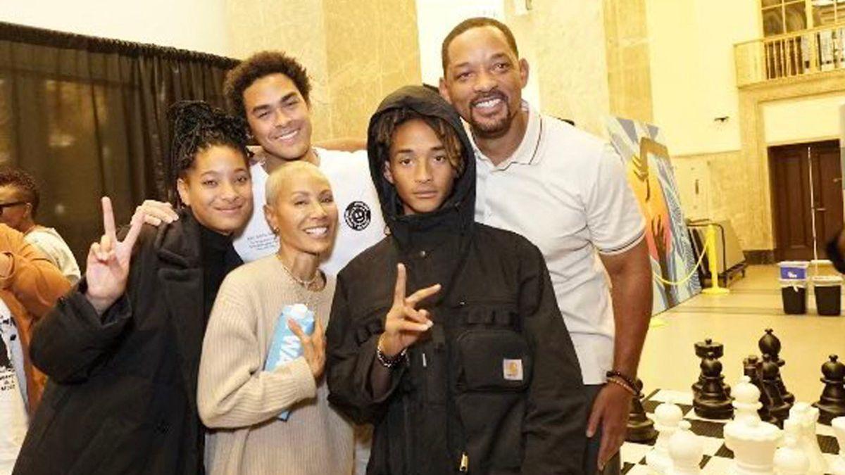 Image of Will Smith and Jada Pinkett Smith attended Paris Fashion Week with their children to support Jaden Smith.