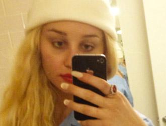 Amanda bynes record deal main.jpg